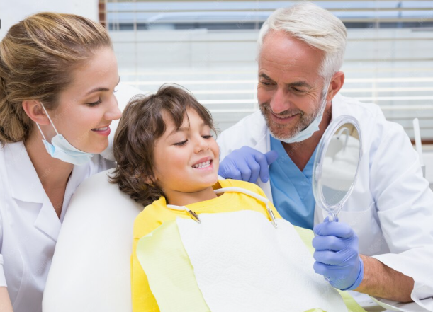 4 Ways A Family Dentist Makes Oral Health Simpler For Busy Parents