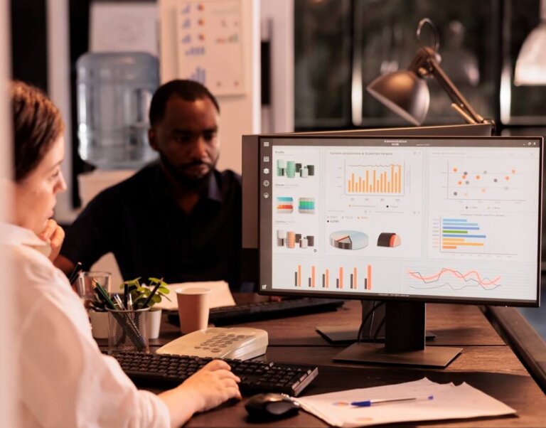 5 Smart Ways to Cut Costs with Field Service Management Software