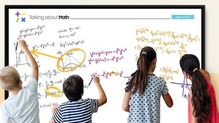 What Are the Advantages of Smartboards in the Classroom?