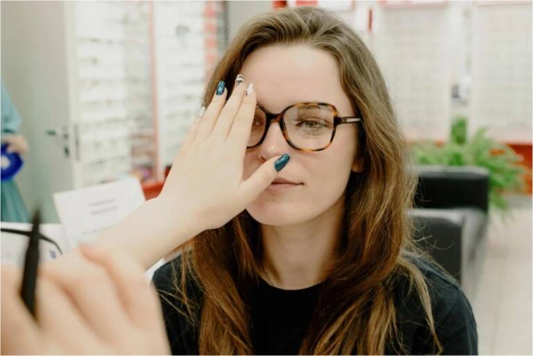 How a Cataract Specialist Helps You Regain Clarity Without Complication