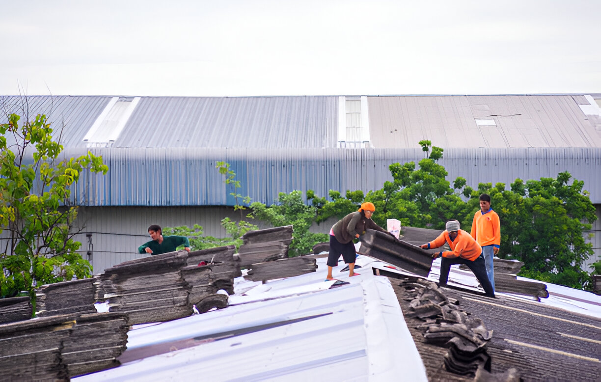 Key Factors to Consider When Selecting a Commercial Roof for Your Building