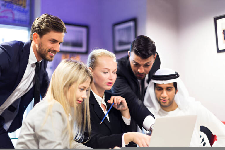 Why Event Planners in Abu Dhabi Should Rent MacBooks for Conferences