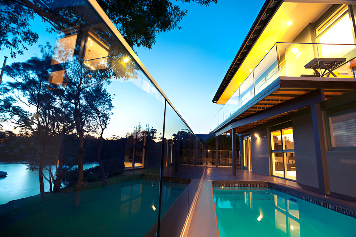 What is the difference between semi-frameless and frameless glass pool fencing?