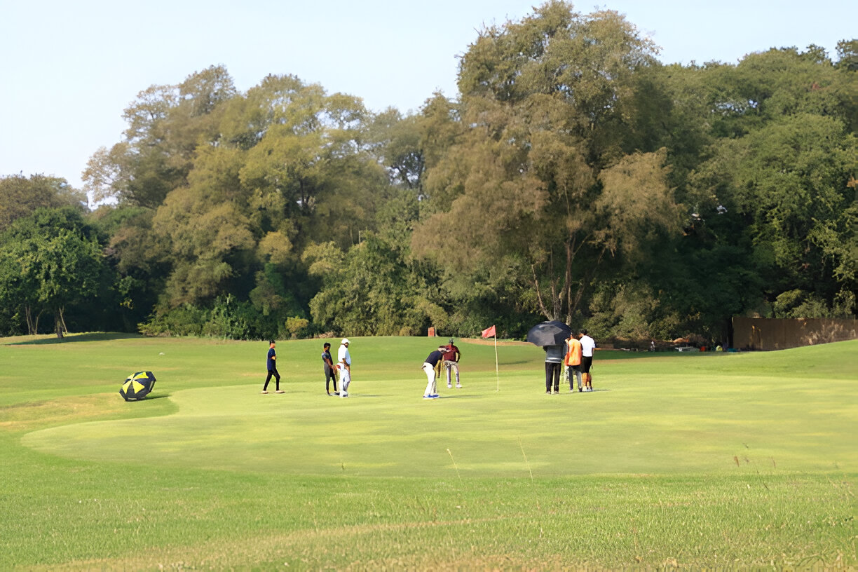 What You Need to Know Before Building a Home Golf Studio