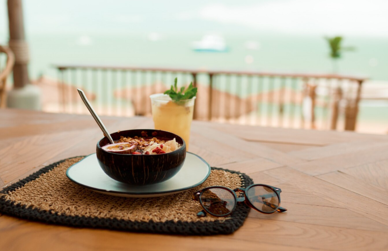 Designing the Perfect Summer Menu for a Beachside Restaurant